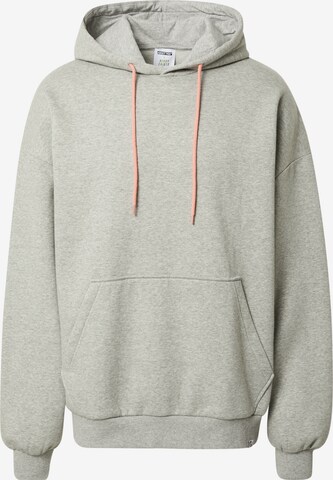 ABOUT YOU x Benny Cristo Sweatshirt 'Len' in Grau: predná strana