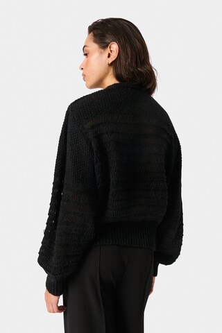 SOAKED IN LUXURY Pullover in Schwarz