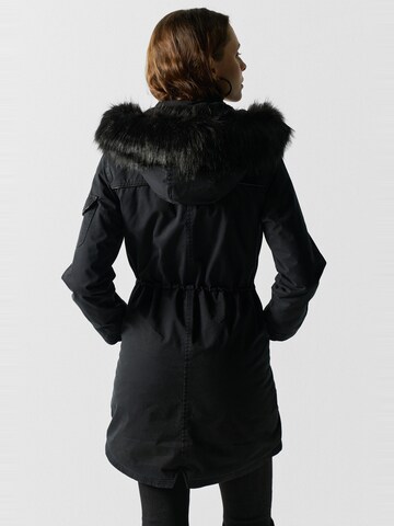 Parka invernale di KOROSHI in nero