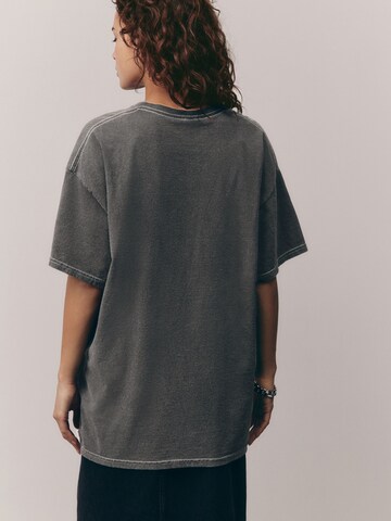 Next T-Shirt in Grau
