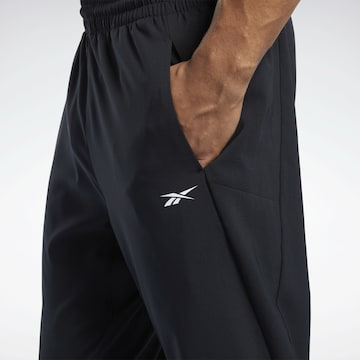 ReebokLoosefit Sportske hlače 'Workout Ready' - crna boja