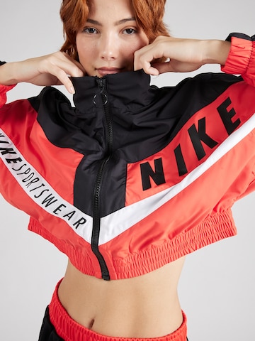 Nike Sportswear Prehodna jakna | rdeča barva