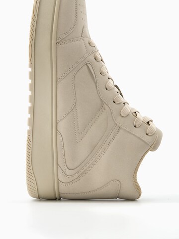 Bershka Sneakers hoog in Beige