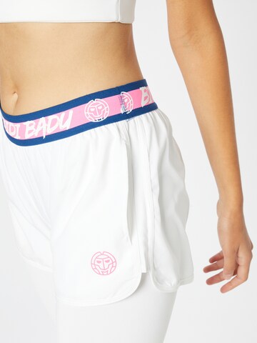 BIDI BADU - regular Pantalón deportivo 'Kara Tech Shopri' en blanco