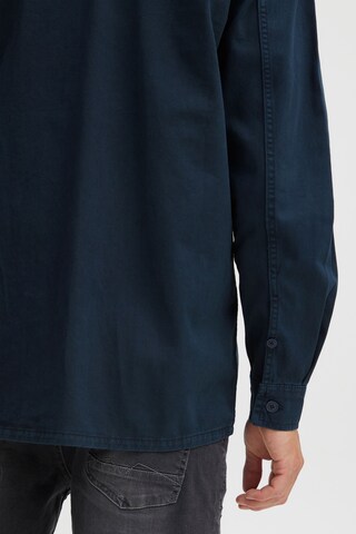 Fit confort Chemise BLEND en bleu