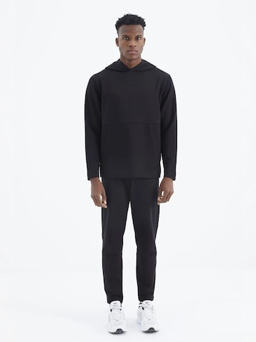 Tommy Life - Fato de desporto em preto: frente