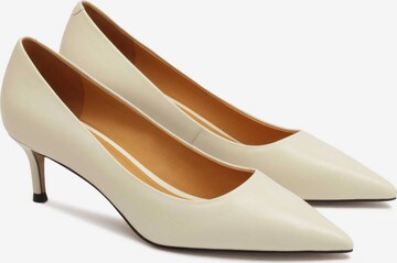 Kazar Pumps in Beige