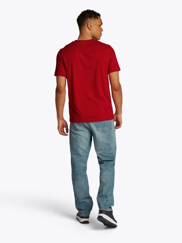 TOMMY HILFIGER - Camiseta 'ESSENTIAL' en rojo