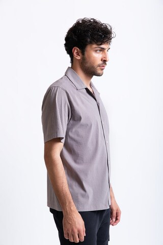 Coupe regular Chemise UNIQVIBE en beige