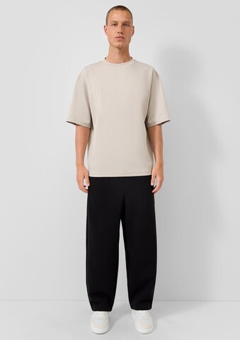 QS Regular Trousers in Black: front