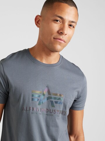 ALPHA INDUSTRIES T-shirt i grå
