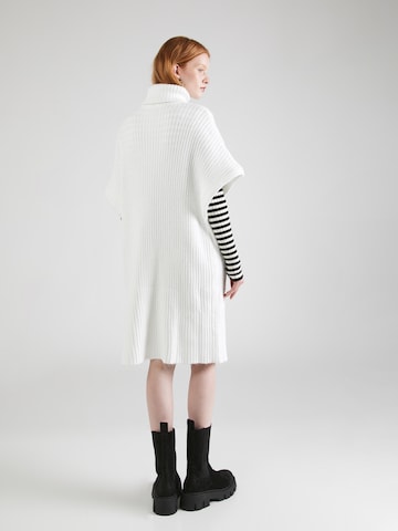 Robes en maille 'MANNY' b.young en blanc