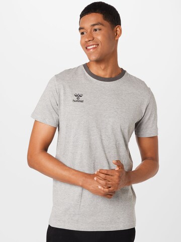 T-Shirt fonctionnel Hummel en gris : devant