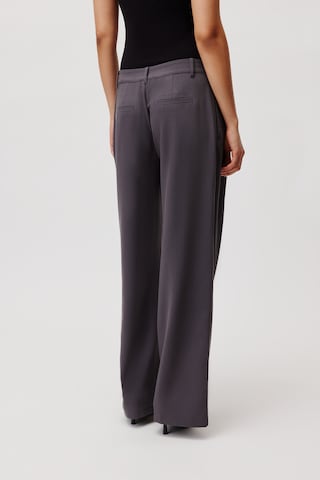 Wide Leg Pantalon à pince 'Frauke Tall' LeGer by Lena Gercke en gris