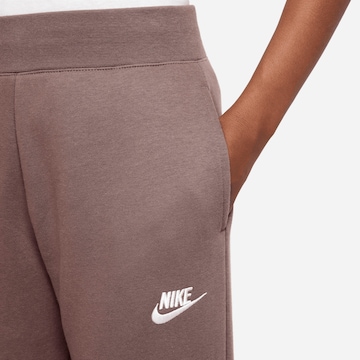 Nike Sportswear Tapered Hose 'Club' in Braun