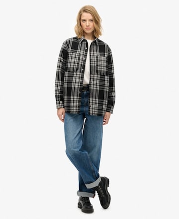 Superdry Tussenjas in Zwart