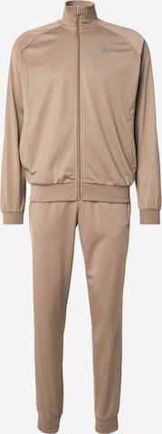 ADIDAS ORIGINALS Trenirka za tek 'Tech Ess' | rjava barva: sprednja stran