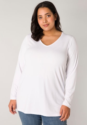 BASE LEVEL CURVY Shirt in White: front