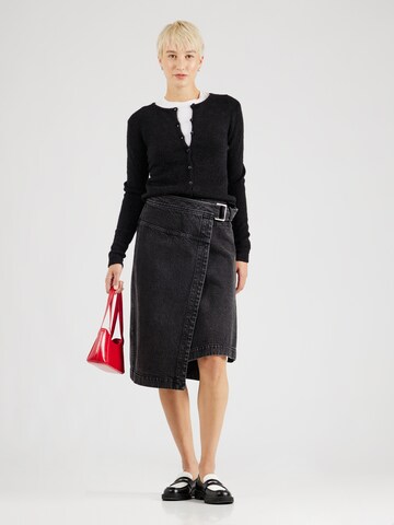Geacă tricotată de la Gina Tricot pe negru