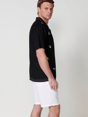 KOROSHI Regular fit Button Up Shirt in Black
