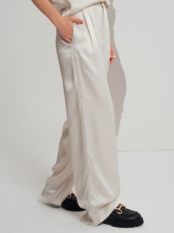 A LOT LESS Loose fit Trousers 'EVE' in White
