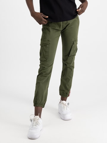 ALPHA INDUSTRIES Tapered Cargobukser i grøn: forside