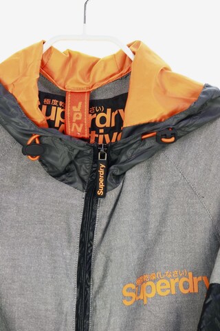 Superdry Jacke S in Grau