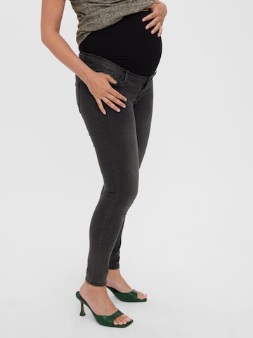 Vero Moda Maternity Szabványos Farmer 'TANYA' - szürke: elől