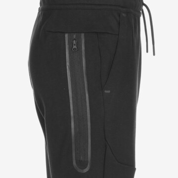 Regular Pantaloni 'Tech Feece' de la Nike Sportswear pe negru