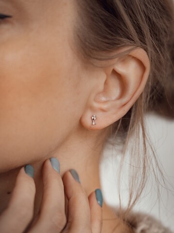 Hey Happiness Ohrringe 'Flower Drop' in Silber: Vorderseite