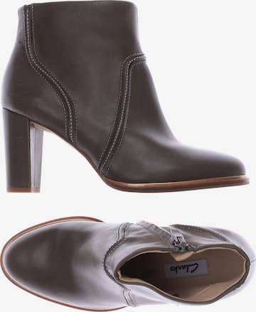 CLARKS Dress Boots in 35,5 in Brown: front