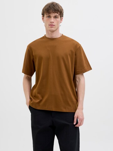 JACK & JONES - Camiseta 'JJEURBAN EDGE' en marrón: frente