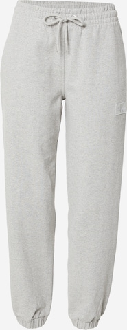 Calvin Klein Jeans Панталон в сиво: отпред
