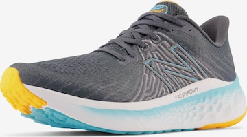 Chaussure de course 'X Vongo v5' new balance en gris : devant