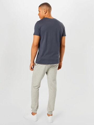 Hummel Tapered Sporthose in Grau