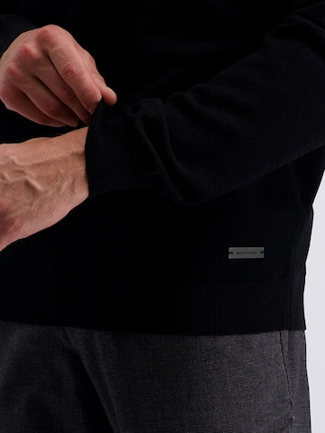PIERRE CARDIN Sweater in Black