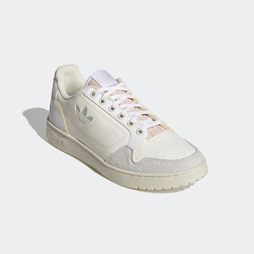 ADIDAS ORIGINALS Låg sneaker 'Ny 90' i beige