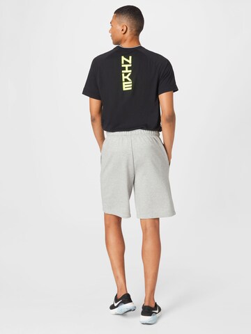 Regular Pantaloni sport de la NIKE pe gri