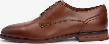 TOMMY HILFIGER Veterschoen in Bruin: voorkant