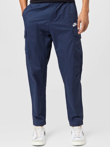 Nike Sportswear Tapered Cargobroek in Blauw: voorkant