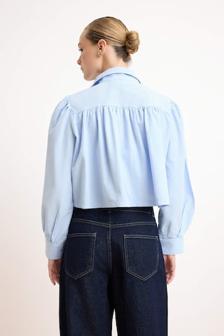 Trendyol Blouse in Blue