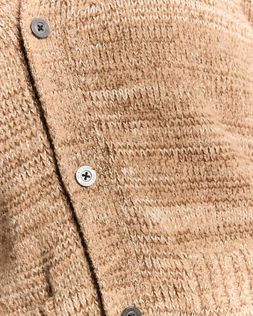 Lyle & Scott Gebreid vest in Bruin