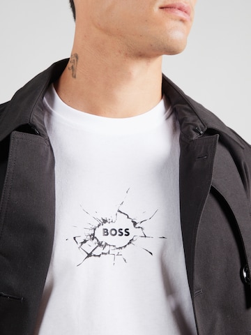T-Shirt 'Voyage' BOSS en blanc