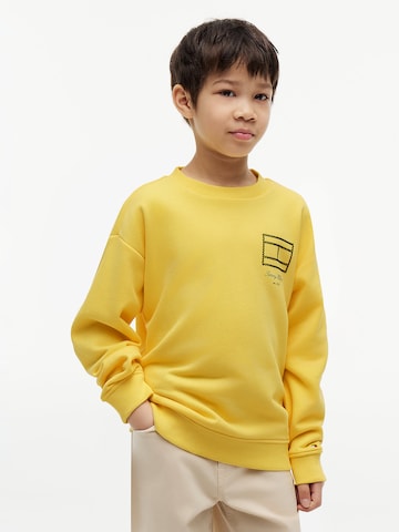 TOMMY HILFIGER Sweatshirt in Yellow: front