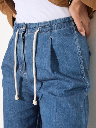 Friends Like These Jean à pince en bleu denim, Vue avec produit