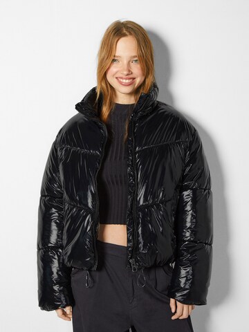 Bershka Jacke in Schwarz: predná strana