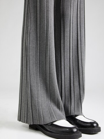 Wide leg Pantaloni di REMAIN in grigio