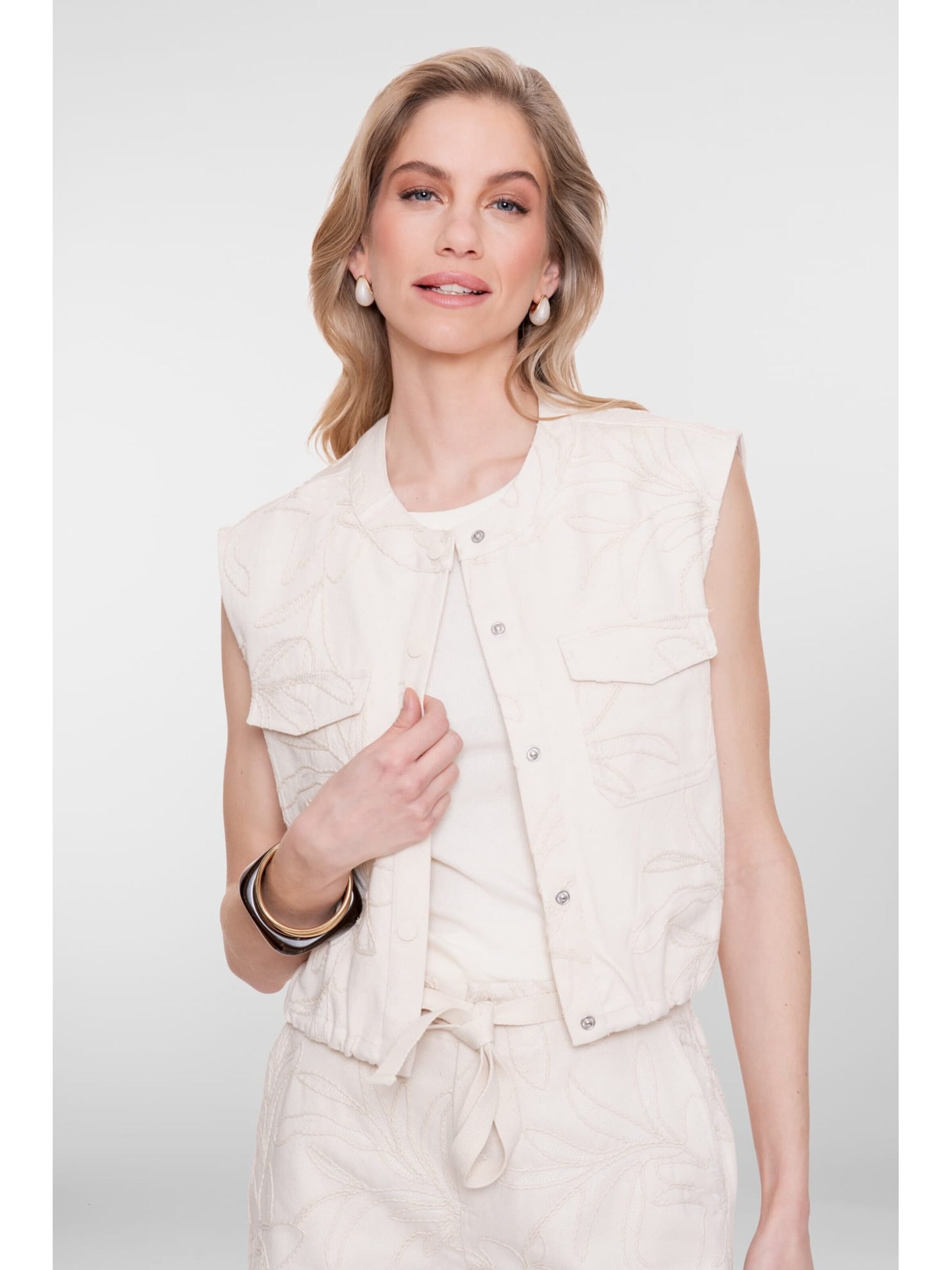 Geisha Vest in Beige