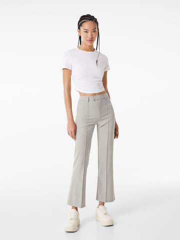 Bershka Bootcut Hose in Grau