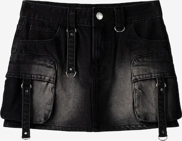 Bershka Skirt in Black: front